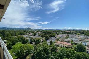 Helle 4-Zimmer-Wohnung mit Balkon, neuem Bad & Gäste-WC in Reutlingen-Orschel-Hagen