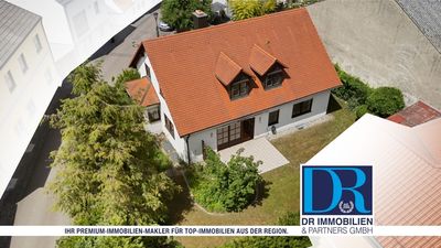 Sehr gepflegtes EFH mit schönem Garten, Einzelgarage und Sauna im Herzen von Kösching