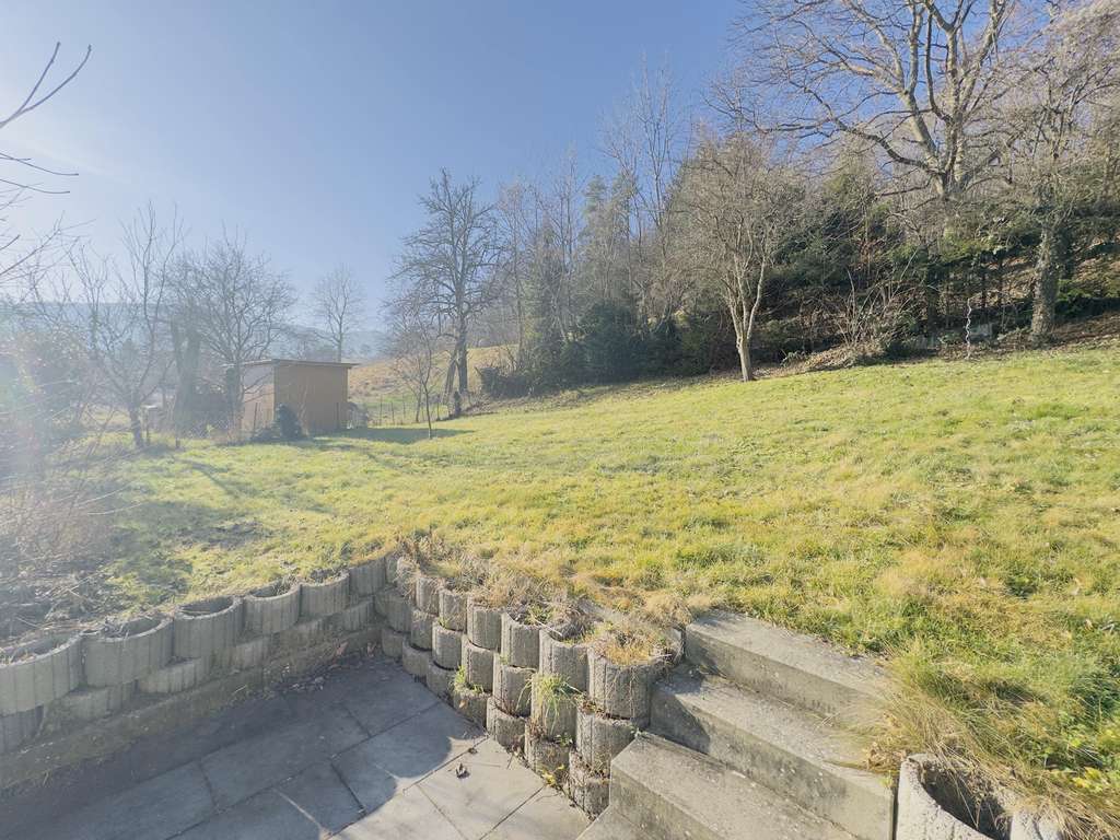 Immobilie in Lenningen - Viel Raum für Ideen – Arbeiten, Wohnen und Investieren unter einem Dach - Bild 1