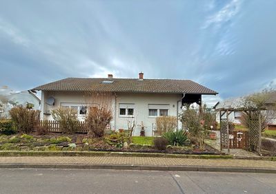 Marko Winter Immobilien - Aglasterhausen: Freistehendes Einfamilienhaus mit Terrasse und Garten