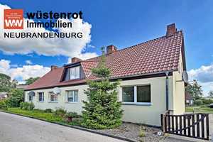 EIN HAUS FREI UND DIE IDEALE ALTERSVORSORGE: DREI REIHENHÄUSER AUF GROSSEM GRUNDSTÜCK NAHE DER PEENE – Ostvorpommern (Kreis) – Vorschaubild 1