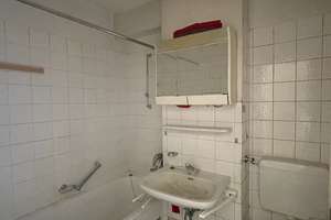 Helles Apartment in ruhiger Lage. Herrlicher Balkon. Beste Infrastruktur. Renovierungsbedarf. – Die vollständige Adresse der Immobilie erhältst du vom Anbieter., 80797 Neuschwabing, München – Vorschaubild 5