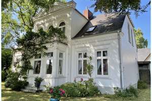 TOPZUSTAND: Repräsentative historische Stadtvilla mit Gästehaus u Pool auf einem parkartigen Areal !