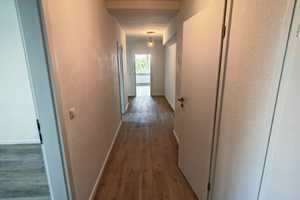 Frisch modernisiert! Ruhige & günstige 3-ZKB mit Balkon am Waldrand in Oberursel-Nord – Hochtaunuskreis – Vorschaubild 4