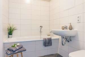 Zentral gelegene 3-Zimmer-Wohnung mit Balkon – Augustusburger Str. 37, 9111 Zentrum, Chemnitz – Vorschaubild 3
