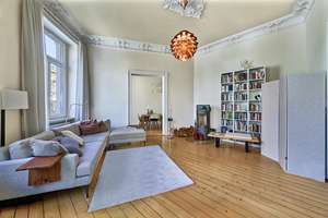 BEL ÉTAGE! 4 Zimmer Wohnung im Stilaltbau mit Balkon, Kamin EBK & Wellnessoase *Stellplatz*