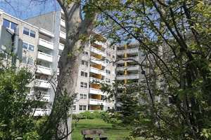 Von Privat: Schwarzer Berg! moderne 3-Zi-Whg, 2 Bäder, EBK, Loggia, Keller, Kfz-Stellplatz