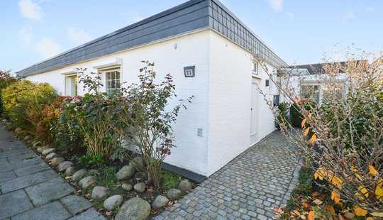 Bild von Attraktiver, heller Atriumbungalow mit sonnigem Innenhof, Sauna und Einzelgarage in HH-Sasel!