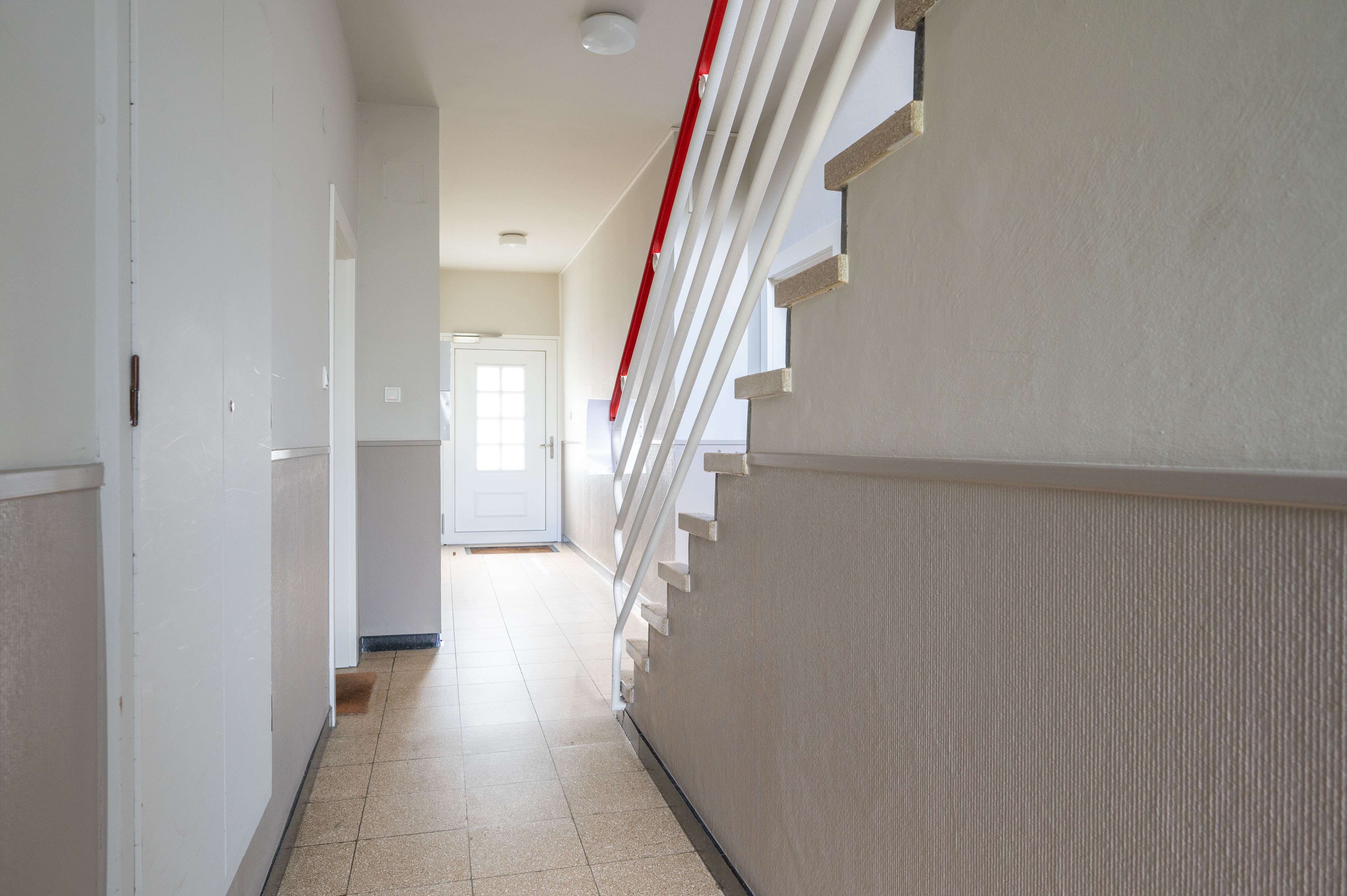 Dachgeschosswohnung mit Ausbaupotenzial & 45 m² Nutzfläche – Düsseldorf-Heerdt, Düsseldorf – Bild 4