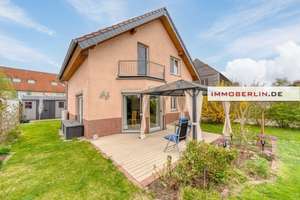 IMMOBERLIN.DE - Adrettes Haus mit Südterrassen in familienfreundlicher Lage im Berliner Speckgürtel – Die vollständige Adresse der Immobilie erhältst du vom Anbieter., 12526 Bohnsdorf, Berlin – Vorschaubild 1