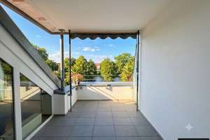 Helle Dachgeschoss-Wohnung mit Parkblick!