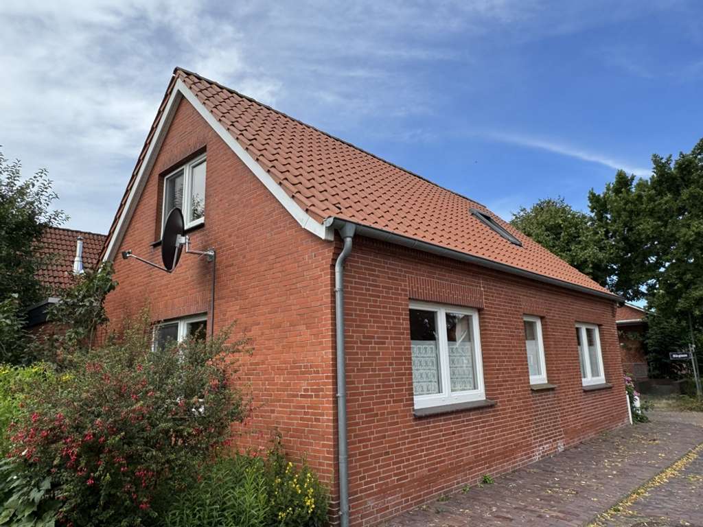 Immobilie in Krummhörn - Idyllisches Wohnen in Pilsum! Zwischen Deich, Nordsee und Leuchtturm. - Bild 1