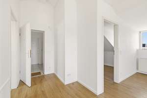 2-Zimmer-Dachgeschosswohnung mit Südwestbalkon und offenem Wohnkonzept in Gilching – Die vollständige Adresse der Immobilie erhältst du vom Anbieter., 82205 Gilching – Vorschaubild 4
