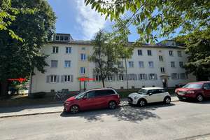 Helle 2,5 Zi. Hochparterrewohnung mit eigenem ca. 130m² großen Südgarten & ca. 25m² großem Lagerraum