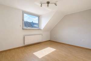 Attraktives Wohnen in Köln Höhenhaus: Modernisiertes 3-Parteienhaus. 188 qm, 8,5 Z. Traumgarten... – Die vollständige Adresse der Immobilie erhältst du vom Anbieter., 51061 Höhenhaus, Köln – Vorschaubild 23