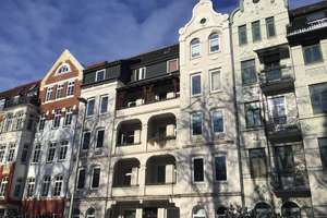 Wohn(t)raum: 3-Zimmer-Altbau mit 2 Balkonen! – Saarbrückenstr. 28, 24114 Südfriedhof, Kiel – Vorschaubild 1
