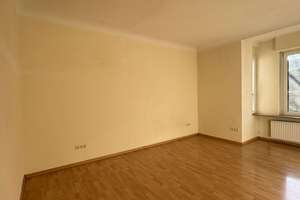 Großzügige 4-Zimmer-Maisonette-Wohnung mit 2 Balkonen, 2 Bädern, Altbauflair und Blick ins Grüne – Die vollständige Adresse der Immobilie erhältst du vom Anbieter., 42285 Barmen, Wuppertal – Vorschaubild 9