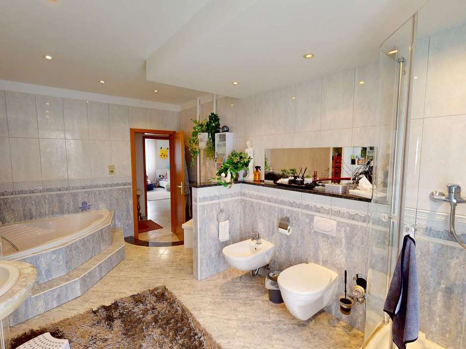 zHohy295wHyXKJekeTUczCCr-big 1