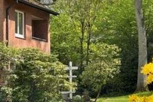 Schönes, helles Endreihenhaus mitten im Grünen zu vermieten! – Obere Lindenstraße 26, 21521 Wohltorf – Vorschaubild 1