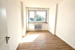 BARRIEREFREI - HELLE 3 ZIMMER WOHNUNG IN KREFELD NAH TÖNISVORST ZU VERMIETEN – Sankt Töniser Straße 275, 47804 Kempener Feld/Baackeshof, Krefeld – Vorschaubild 4