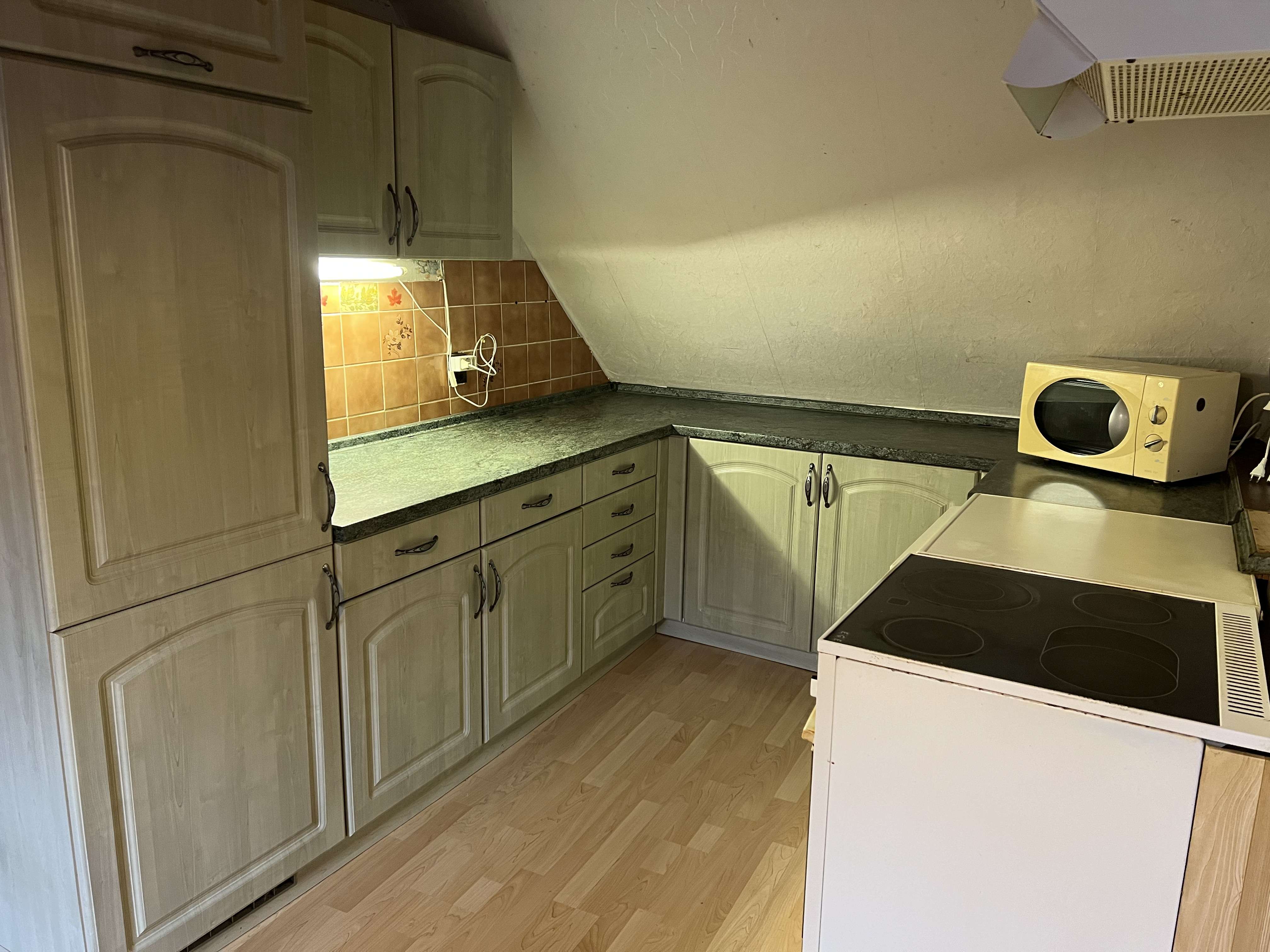 Immobilie in Lutherstadt Eisleben - Charmantes Einfamilienhaus mit Renovierungspotenzial, Kaminöfen & Glasfaser in Bischofrode - Bild 11