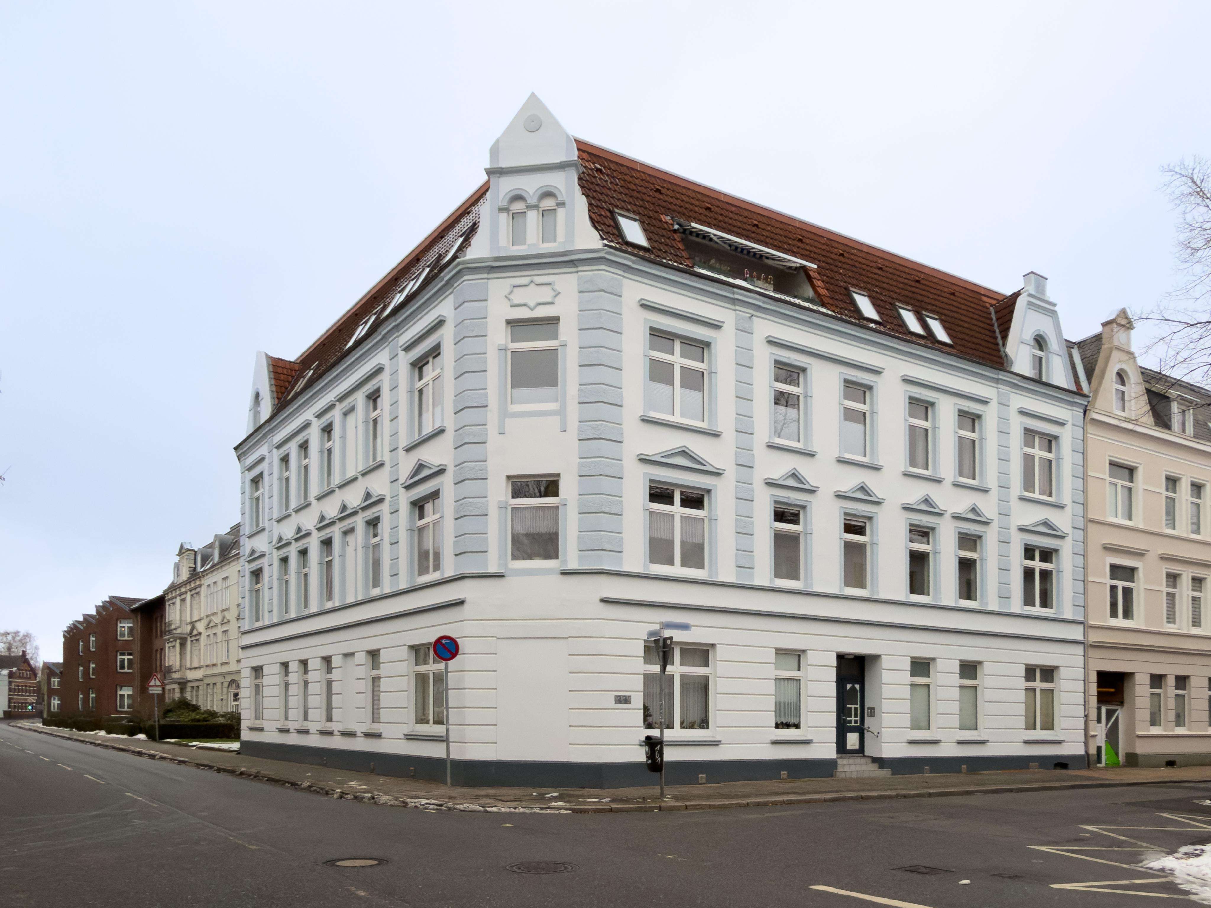 Sanierungsbedürftige 3-Zimmer-Wohnung mit Entwicklungschance nahe Innenstadt, Neumünster – Bild 1