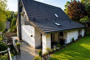 Helles Zweifamilienhaus in Wuppertal-Elberfeld – Wohnen im Grünen & dennoch citynah – Die vollständige Adresse der Immobilie erhältst du vom Anbieter., 42116 Uellendahl-Katernberg, Wuppertal – Vorschaubild 2