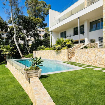 Neubauvilla in Santa Ponsa mit 2 Pools und Meerblick