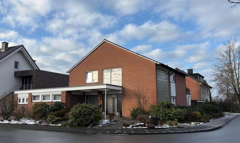 Immobilie in Verl - Großzügiges Wohnhaus in bevorzugter Lage von Verl – Viel Raum für Ihre Wohnideen - Bild 0