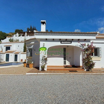 Landhaus in Cómpeta zu verkaufen, 5 Schlafzimmer.
