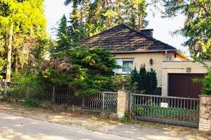 Bungalow, großzügige Räumlichkeiten, Klinkerfassade, Keller, Garage, ruhige Lage, Sanierungsbedarf  – Kladow, Berlin, 14089 Berlin – Vorschaubild 1