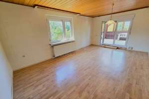 Sanierungsbedürftiges Haus in ruhiger Seitenstraße am Hang von Karben mit Traumgrundstück – Die vollständige Adresse der Immobilie erhältst du vom Anbieter., 61184 Karben – Vorschaubild 3