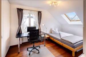 Möbliert: Einfamilienhaus mit Naturpool und Sauna – 81243 Aubing-Süd, München – Vorschaubild 5