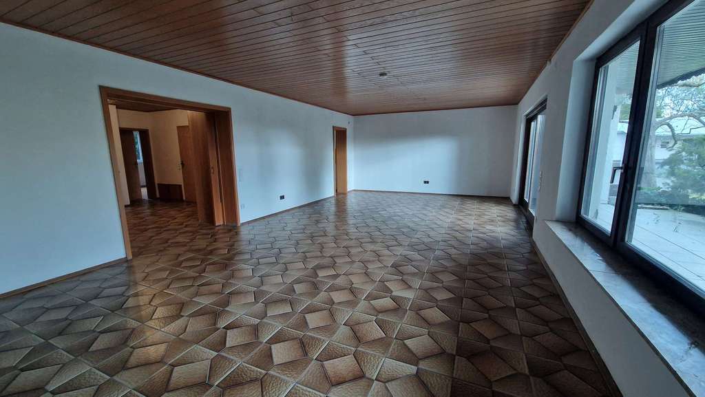 Immobilie in Großkrotzenburg - Zwei-Familienhaus mit Maisonette-Whg, Doppelgarage & Südgrundstück am Feld - Bild 4