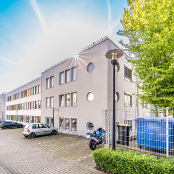 377 m² | Moderne Büroflächen direkt am Flughafen | Stellplätze | Provisionsfrei