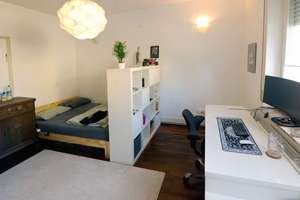 Stilvoller Altbauklassiker mit Südwestbalkon – lichtdurchflutete 3-Zimmer-Wohnung