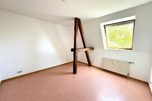Charmante 4-Raum-Dachgeschosswohnung mit Loggia und sichtbaren Balken in Stadtfeld Ost – Schenkendorfstr. 9 , 39108 Stadtfeld Ost, Magdeburg – Vorschaubild 5