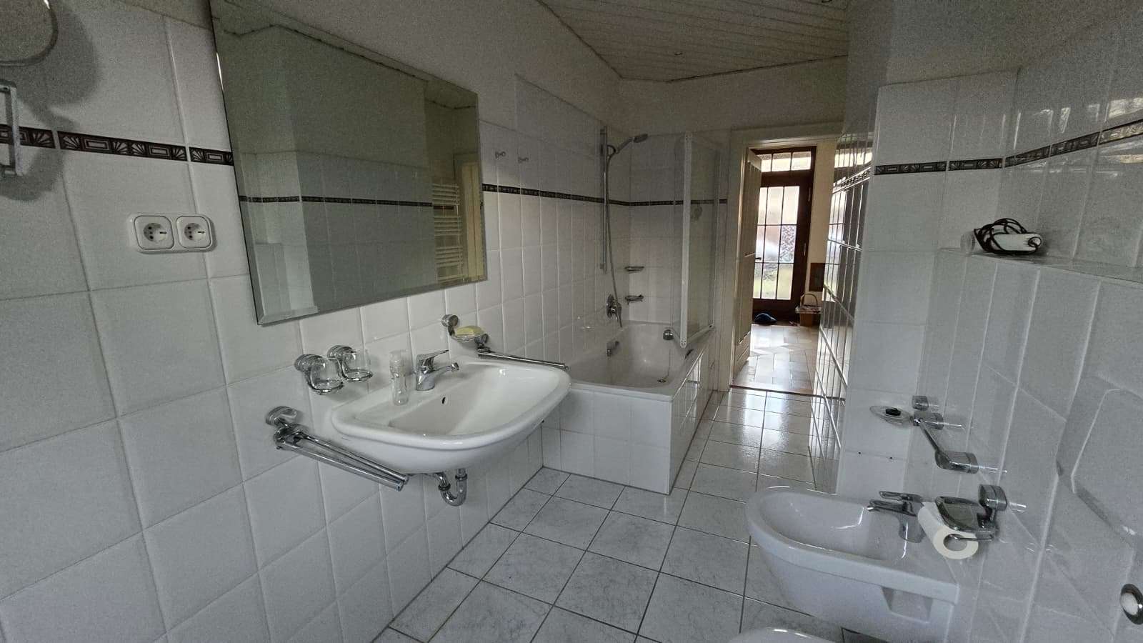 Immobilie in Büdelsdorf - Besonders familiengerechtes, charmantes Einfamilienhaus mit Doppelgarage und tollem Garten! - Bild 9