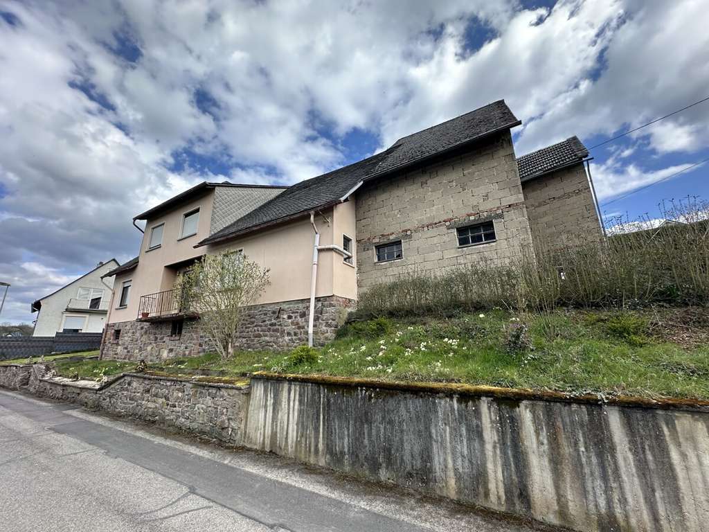 Immobilie in Mengerschied - Schönes Einfamilienhaus mit Ausbaupotenzial in Mengerschied - Bild 1