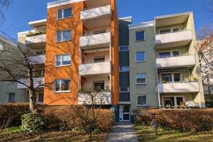 Bezugsfrei mit viel Potenzial 3-Zimmer-Wohnung mit Süd-Balkon in grüner Wohnanlage von Mariendorf