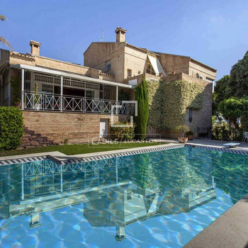 Freistehende Villa mit Pool zum Verkauf in einer Wohnanlage in Godella