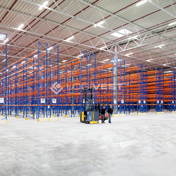 Lagerhalle mit Seitenandienung in Garbsen bei Hannover an der A2