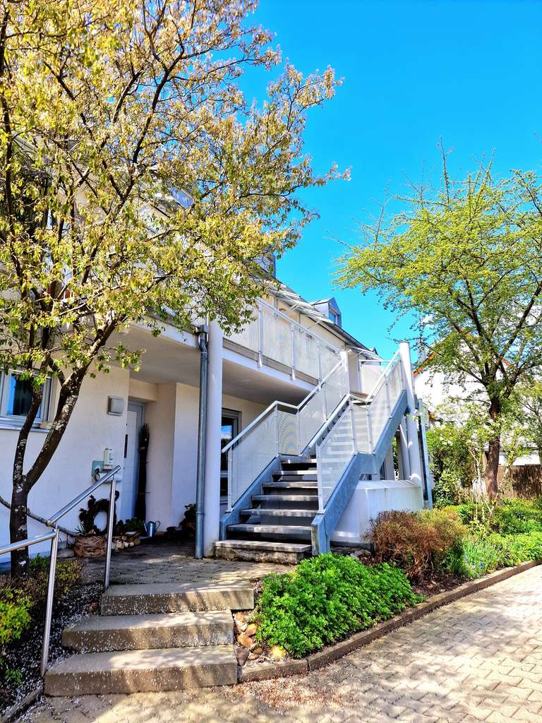 Immobilie in Adelsried - Wohnen wie im eigenen Haus: Charmante 3-ZKB Maisonettewohnung in Adelsried - Bild 1