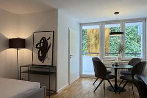 Möbliertes Apartment mit Ostbalkon und Blick ins Grüne – nahe Harras