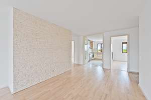 Bezugsfrei: Großzügige 4-Zimmer-Wohnung in zentraler Lage – Die vollständige Adresse der Immobilie erhältst du vom Anbieter., 80939 Freimann, München – Vorschaubild 2