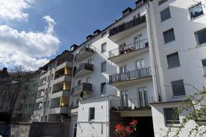 DG / Großzügiger Schnitt, ruhige zwei Zimmer mit Schrägen und großzügigem Küchenraum – Friedenstraße 62, 40219 Unterbilk, Düsseldorf – Vorschaubild 3