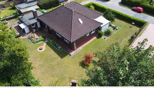 Bild von *** RESERVIERT *** Gepflegter und modernisierter Bungalow mit großzügigem Grundstück – ideal für all