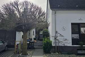 Modernisierte Doppelhaushälfte mit Einliegerwohnung, großem Garten, Terrasse und Garage – Im Ährenfeld 4, 47228 Hochemmerich, Duisburg – Vorschaubild 2