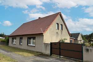 Modernisiertes Einfamilienhaus mit Wärmepumpe und großem Grundstück – Die vollständige Adresse der Immobilie erhältst du vom Anbieter., 4924 Uebigau-Wahrenbrück – Vorschaubild 2