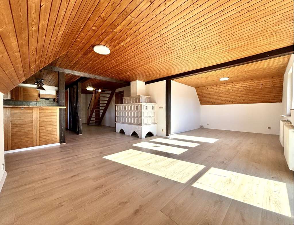 Immobilie in Altdorf - Lichtreiche Dachgeschosswohnung mit Balkon, Gartenanteil in Altdorf - Bild 0